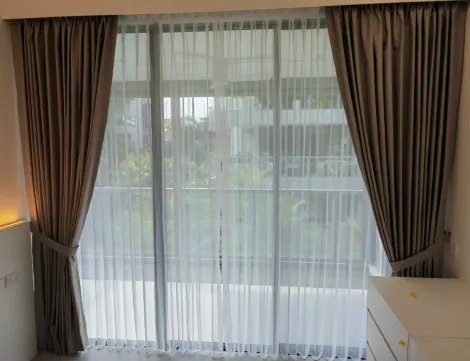 day-and-night-curtains-with-shaping-treatment