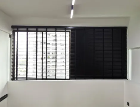 blackout-black-venetian-blinds