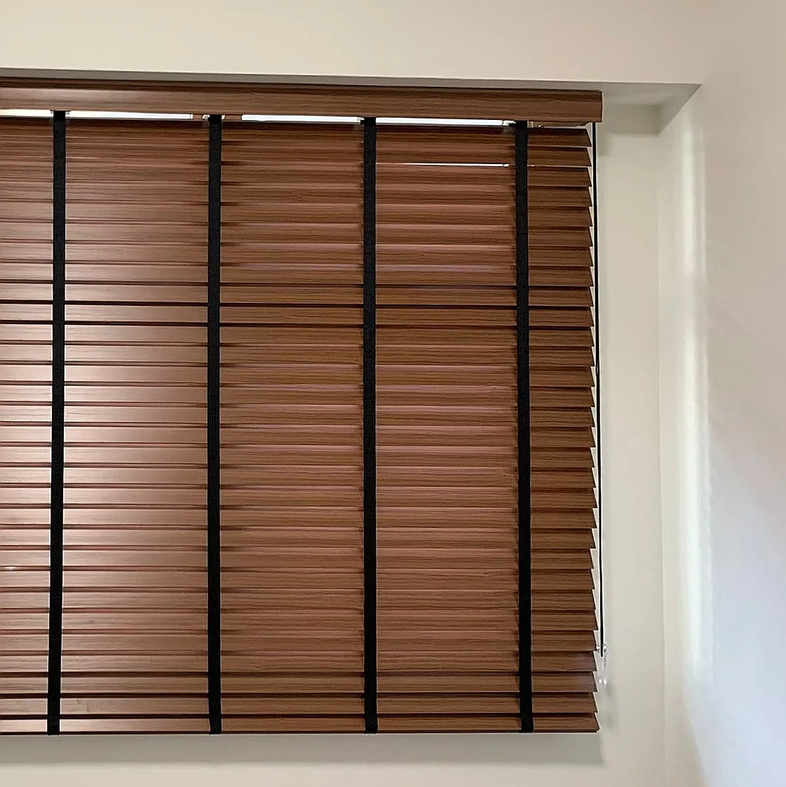 brown venetian blinds mono system 1
