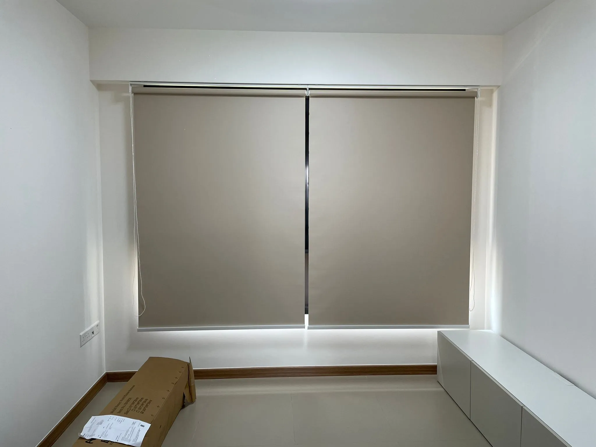 bto living room roller blinds