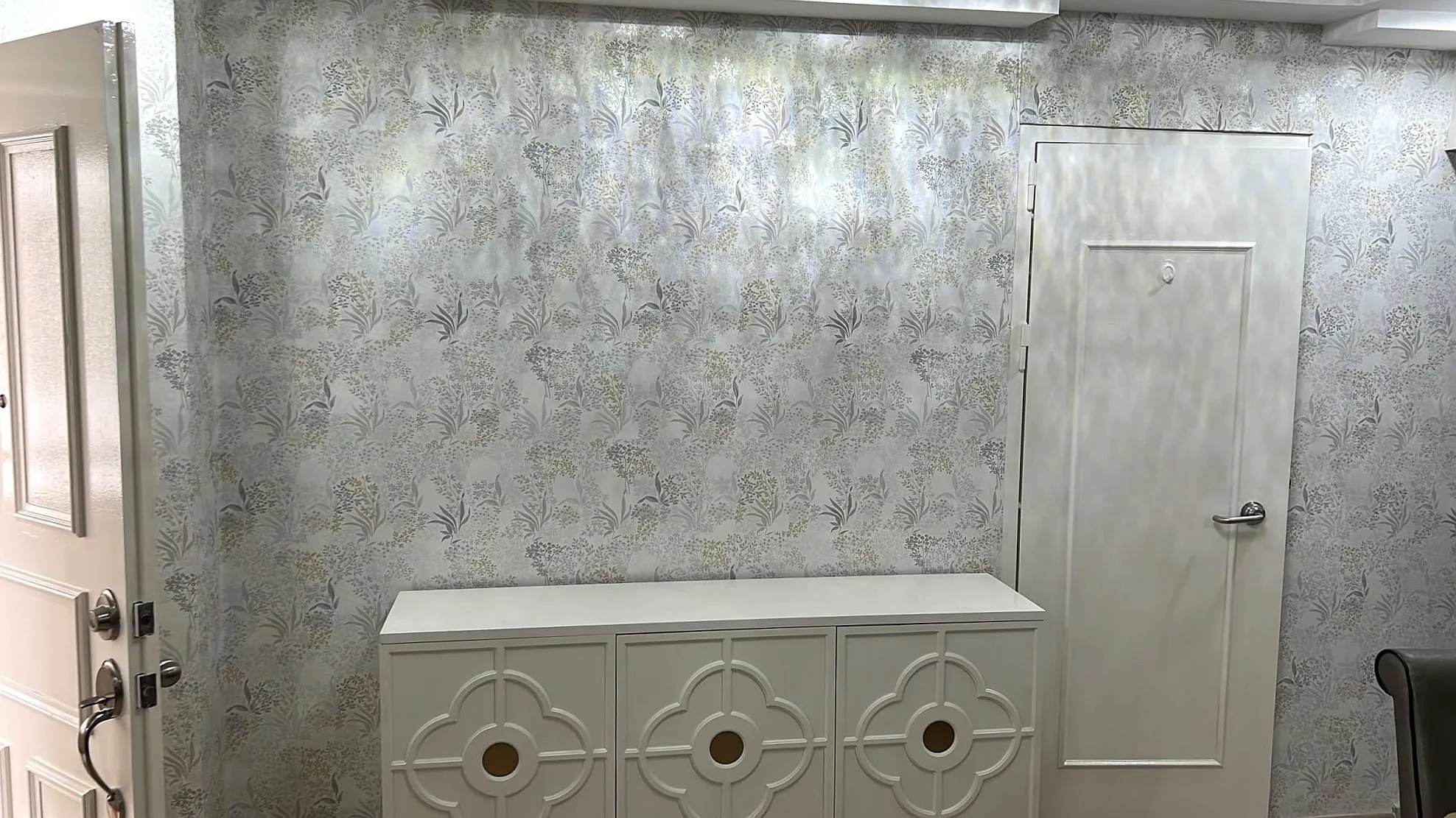 classic silver textured wallpaper