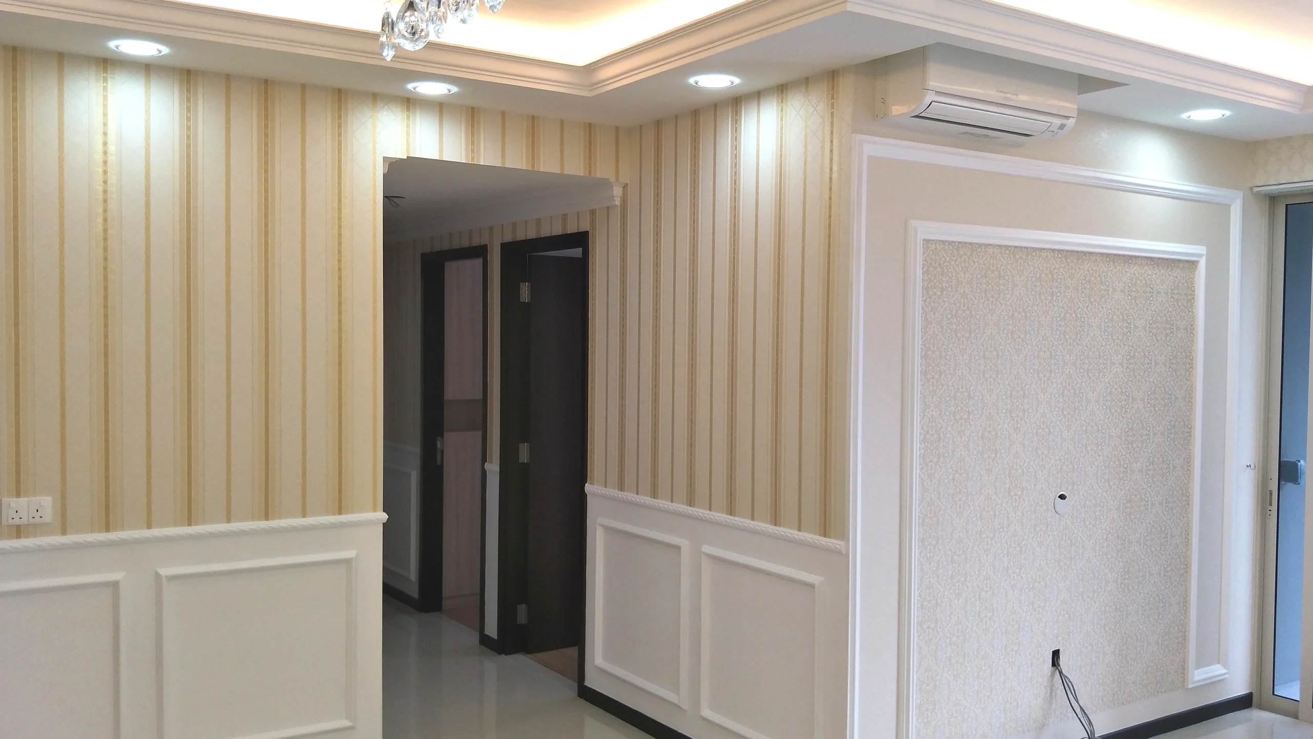 cream damask wallpaper dining room 02