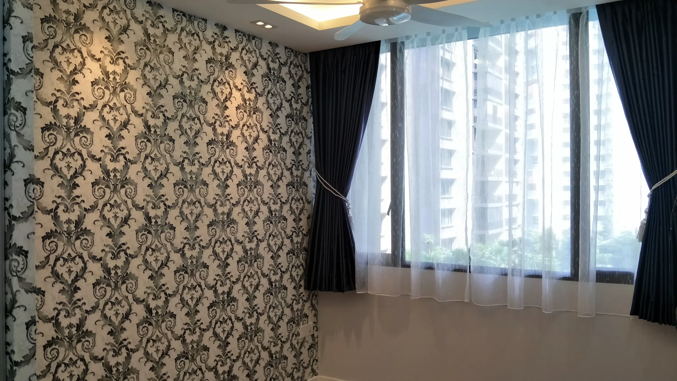 floral wallpaper with curtain 01