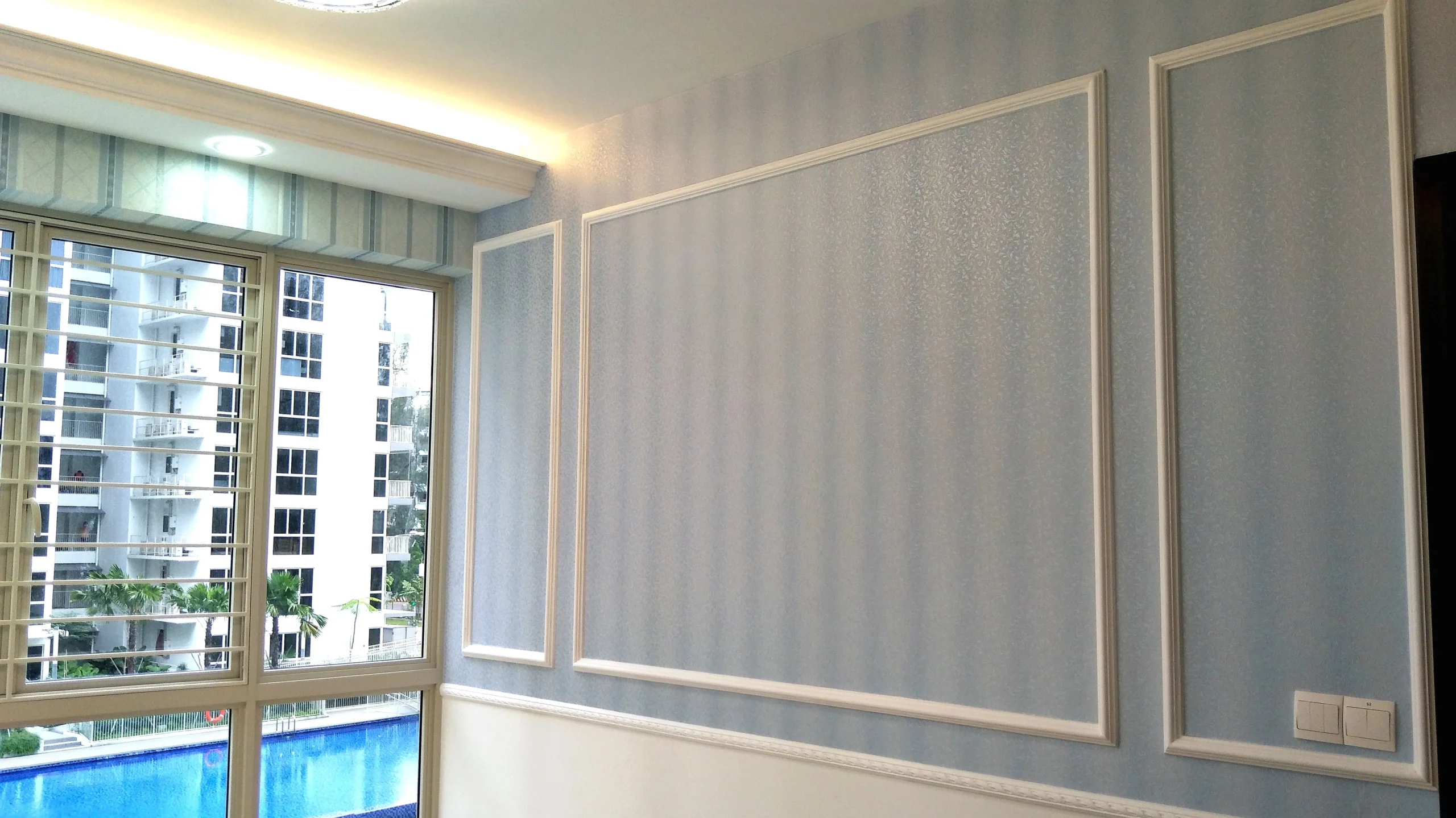 striped blue wallpaper room 02