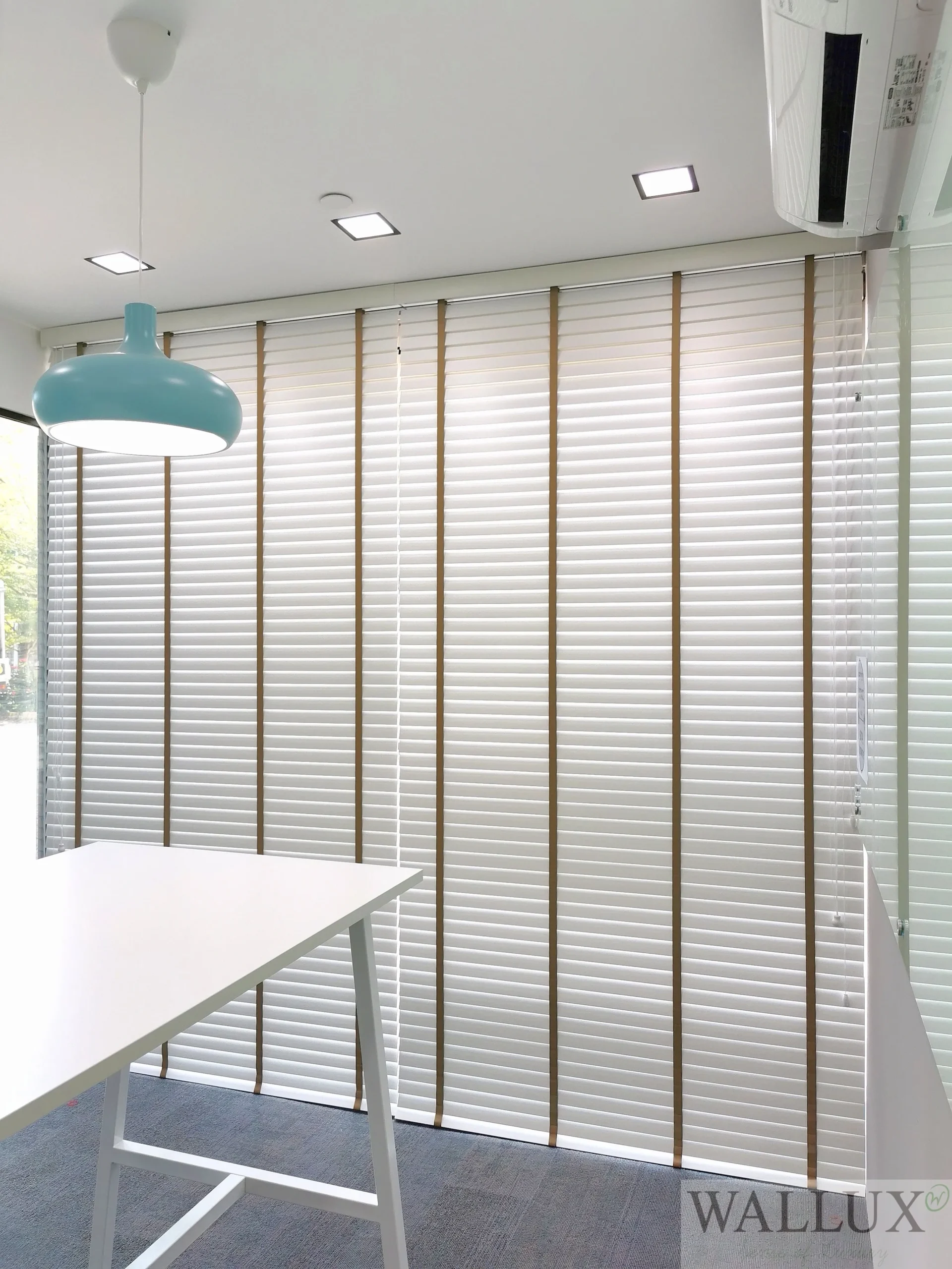 venetian blinds commercial space 1