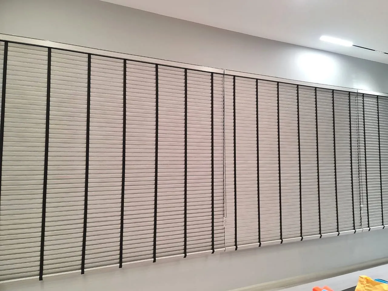 venetian blinds mono system corner window 1