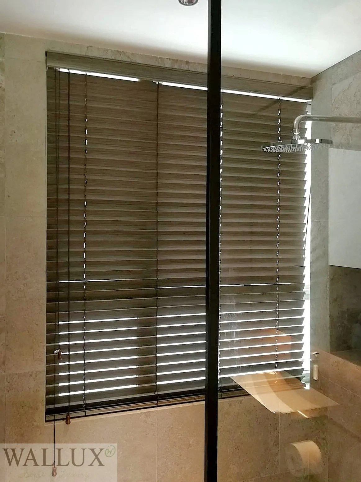venetian blinds toilet 1